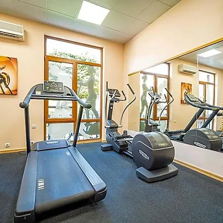 Prestige - Full Board 아파트 *